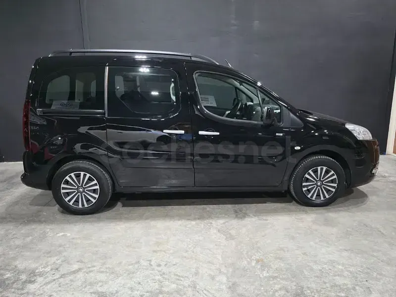 Usado Peugeot Partner Tepee Active 92 CV (67 kW) 2015 Negro Monovolumen