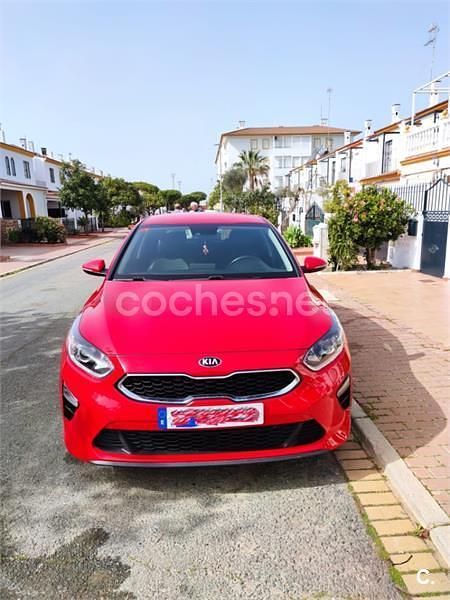 Usado Kia Ceed 140 CV (102 kW) 2018 Rojo Utilitario