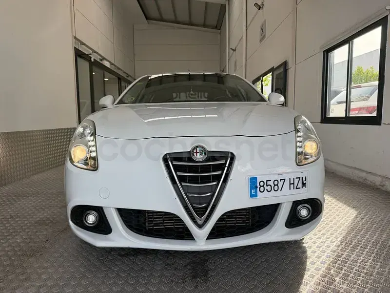 Usado Alfa Romeo Giulietta Distinctive 105 CV (77 kW) 2014 Blanco Utilitario