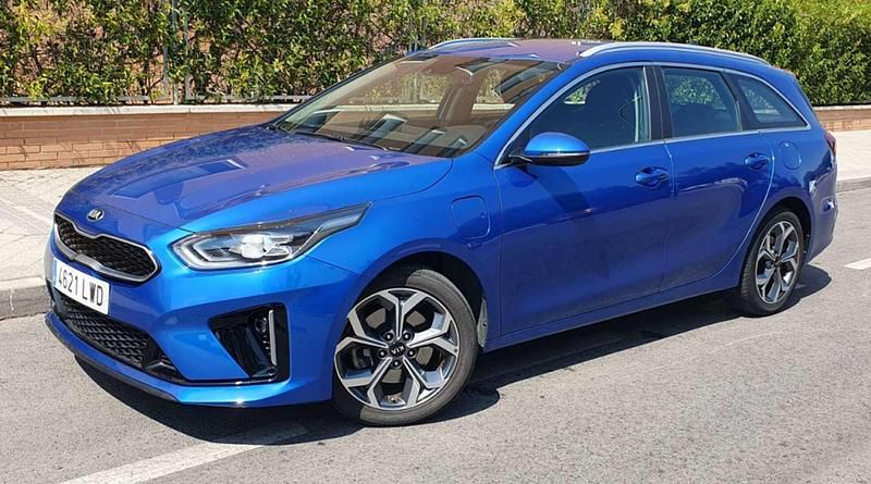 Usado Kia Ceed 141 CV (103 kW) 2022 Azul Utilitario