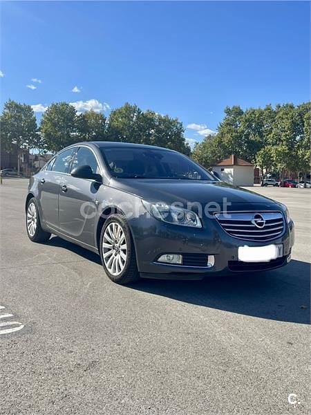 Usado Opel Insignia Cosmo 160 CV (117 kW) 2010 Gris / plata Berlina
