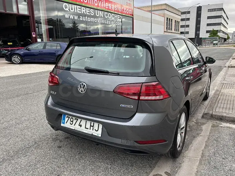 Usado VW Golf VIII Edition 130 CV (95 kW) 2020 Gris / plata Berlina
