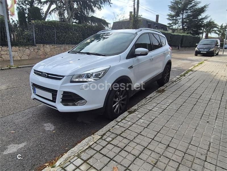 Usado Ford Kuga Titanium 120 CV (88 kW) 2016 Blanco SUV