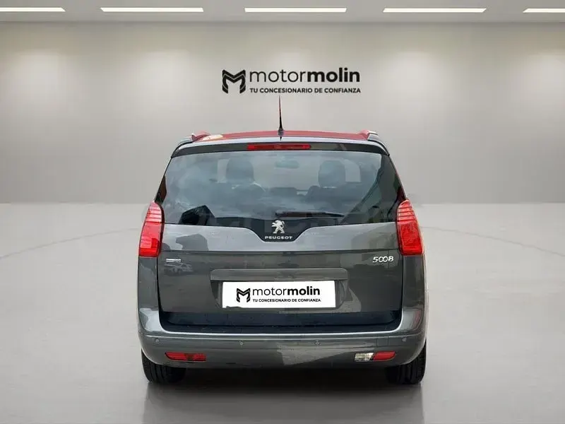 Usado Peugeot 5008 Style 120 CV (88 kW) 2016 Beige Monovolumen
