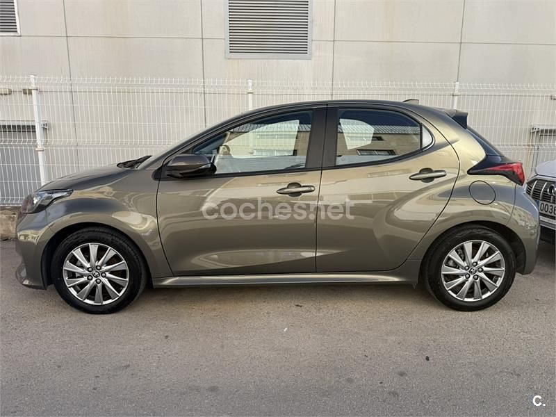 Usado Toyota Yaris Hybrid Style 116 CV (85 kW) 2024 Marrón Berlina