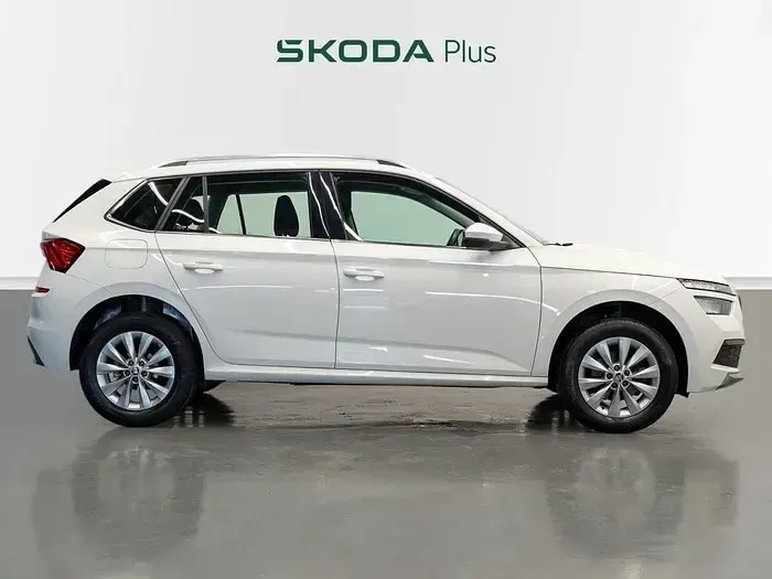 Usado Skoda Kamiq Ambition 110 CV (80 kW) 2021 Blanco SUV