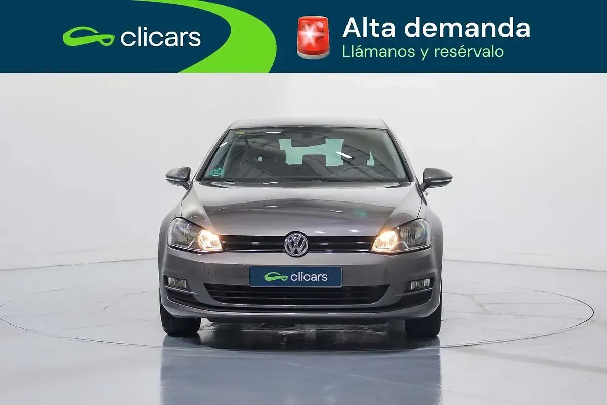Usado VW Golf VII Advance 125 CV (91 kW) 2015 Naranja Utilitario