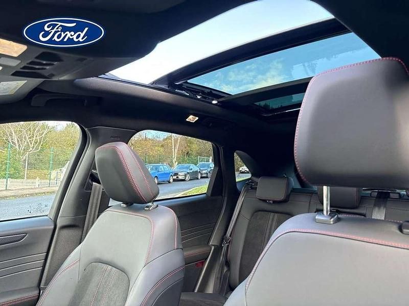 Usado Ford Kuga ST-Line X 243 CV (178 kW) 2024 Blanco SUV