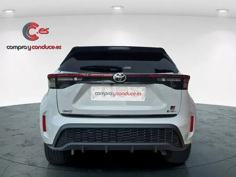 Usado Toyota Yaris Cross Sport 130 CV (95 kW) 2025 Gris / plata SUV