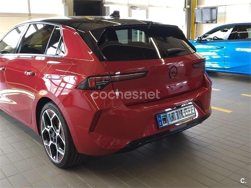 Usado Opel Astra 181 CV (133 kW) 2023 Granate Berlina
