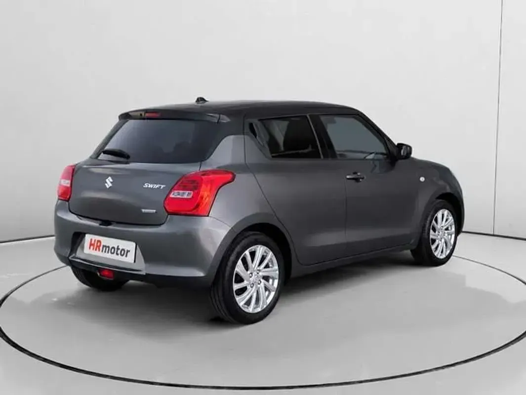 Usado Suzuki Swift 83 CV (61 kW) 2023 Gris Utilitario