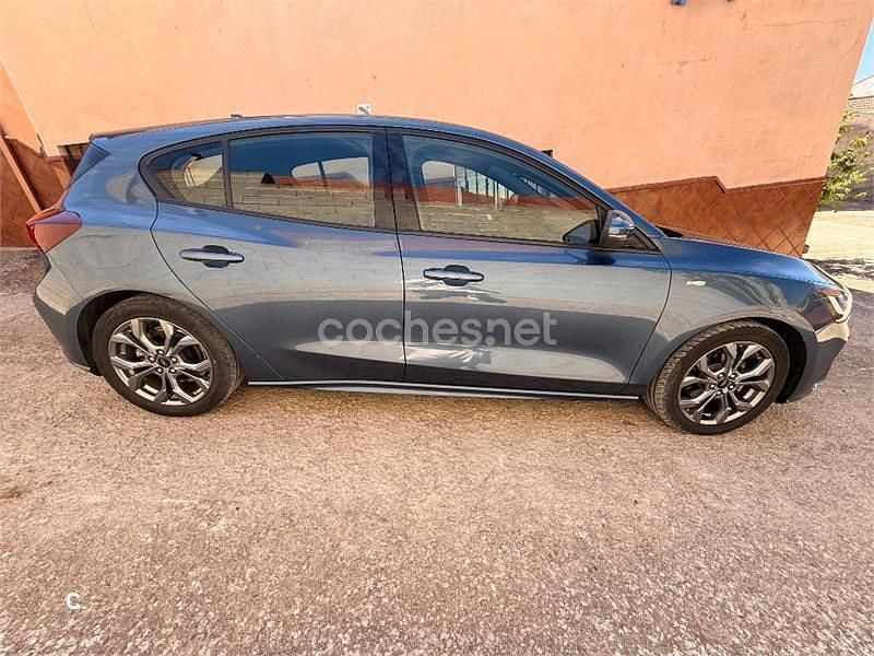 Begagnad Ford Focus ST-Line 125 HK (91 kW) 2023 Blå Sedan