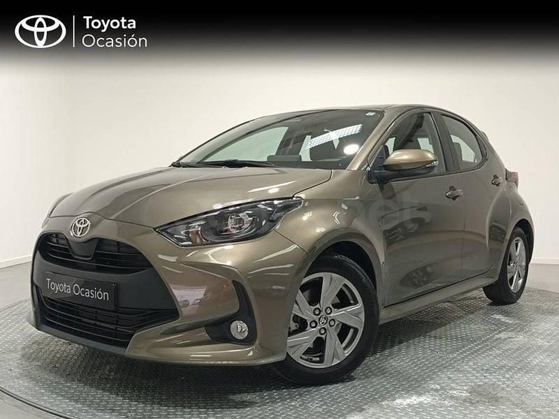 Usado Toyota Yaris Hybrid Active 116 CV (85 kW) 2024 Marrón Berlina