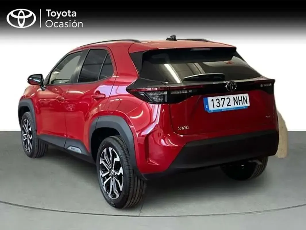 Usado Toyota Yaris Cross Active 131 CV (96 kW) 2025 Rojo SUV
