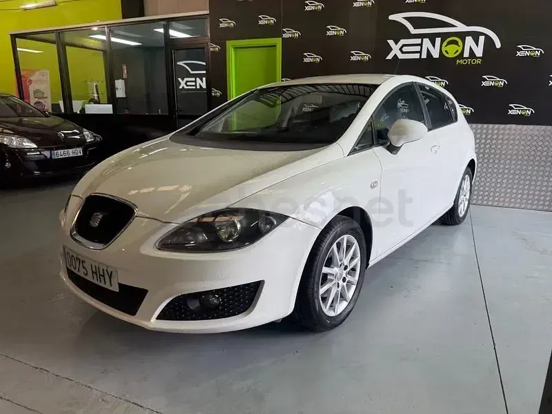Usado Seat Leon Reference 105 CV (77 kW) 2012 Blanco Berlina