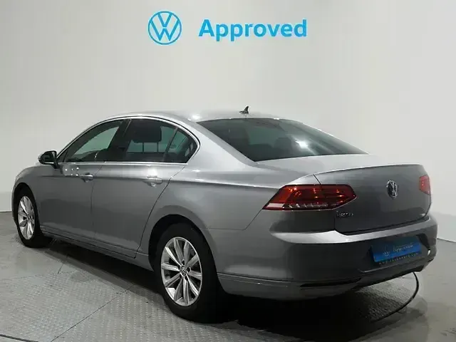 Usado VW Passat Advance 150 CV (110 kW) 2018 Gris Berlina