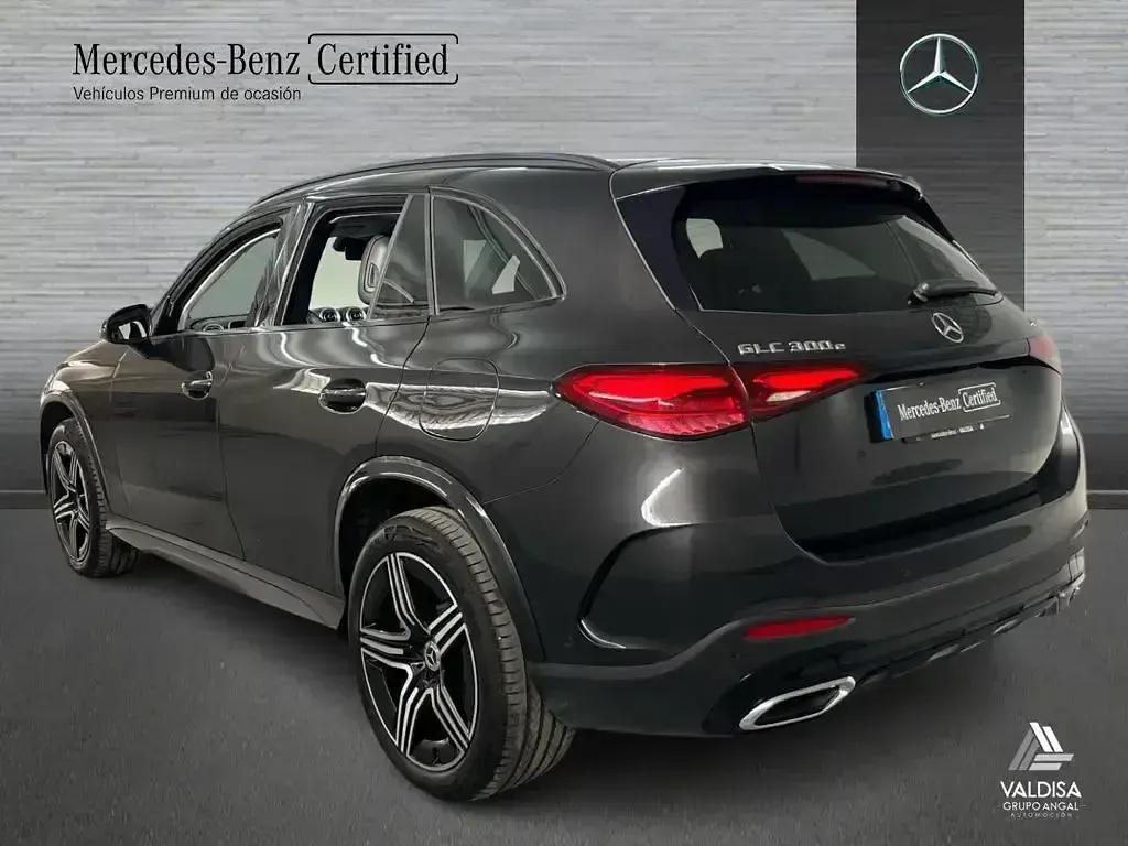 Usado Mercedes GLC300 AMG line 313 CV (230 kW) 2024 Gris