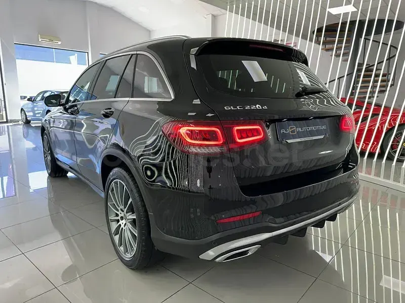 Usado Mercedes GLC220 194 CV (142 kW) 2022 Negro SUV