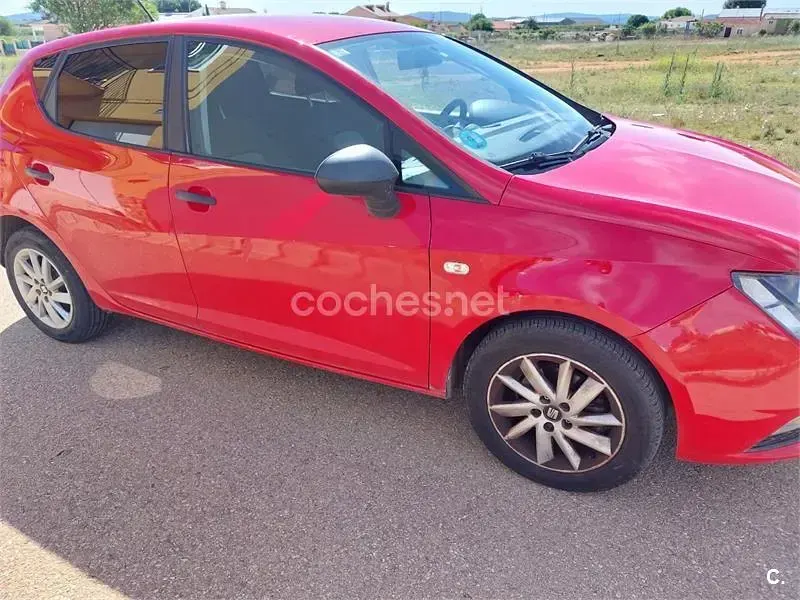 Usado Seat Ibiza ST Reference 75 CV (55 kW) 2015 Rojo Familiar