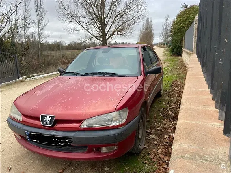 Usado Peugeot 306 Style 90 CV (66 kW) 1998 Granate Berlina