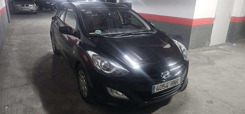 Usado Hyundai i30 101 CV (74 kW) 2014 Negro Utilitario
