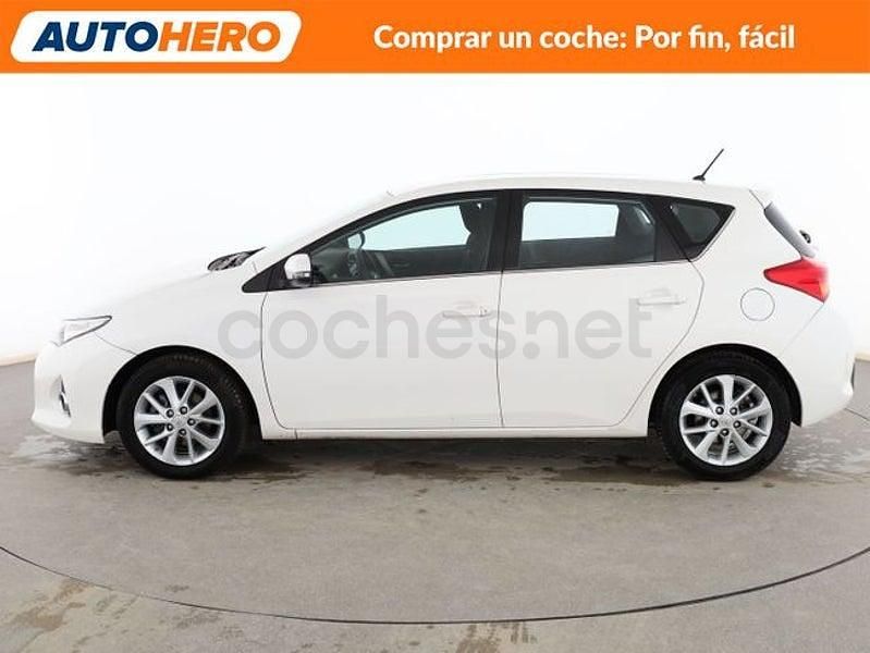Usado Toyota Auris Active 90 CV (66 kW) 2015 Blanco Berlina