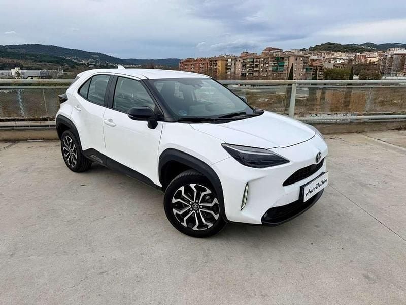 Usado Toyota Yaris Cross Business Edition 116 CV (85 kW) 2023 Blanco SUV