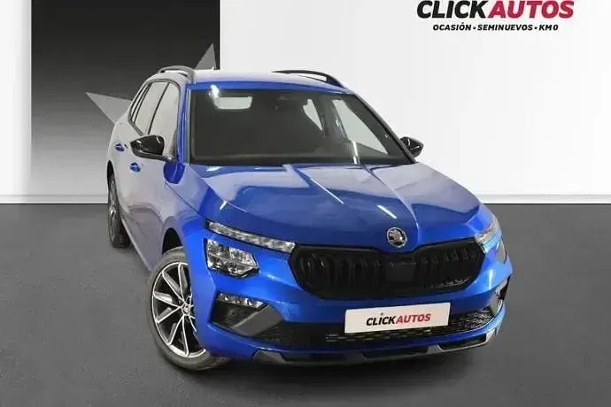 Usado Skoda Kamiq Sport 115 CV (84 kW) 2025 Plata SUV