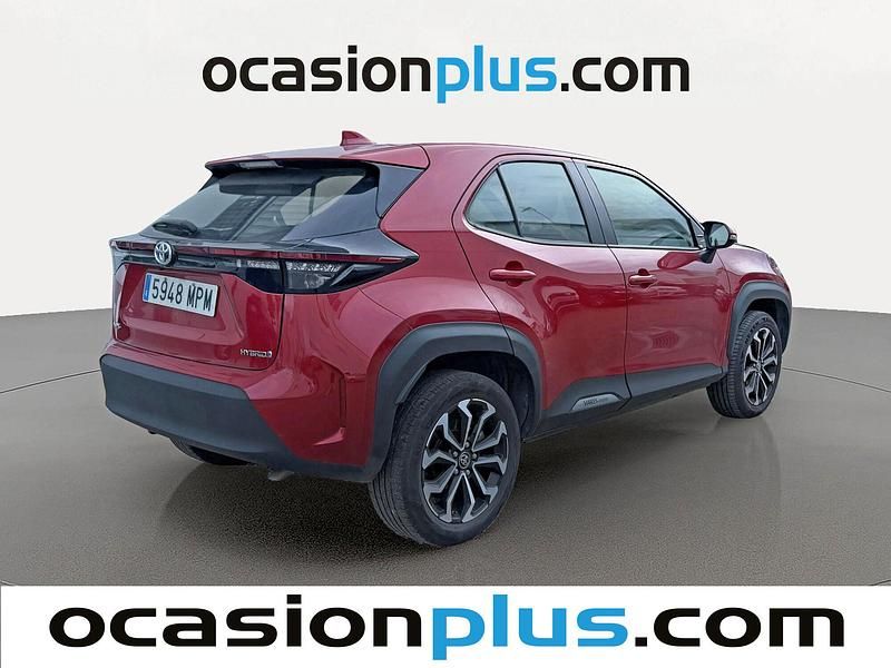 Usado Toyota Yaris Hybrid Active 116 CV (85 kW) 2024 Rojo Pickup/Camioneta