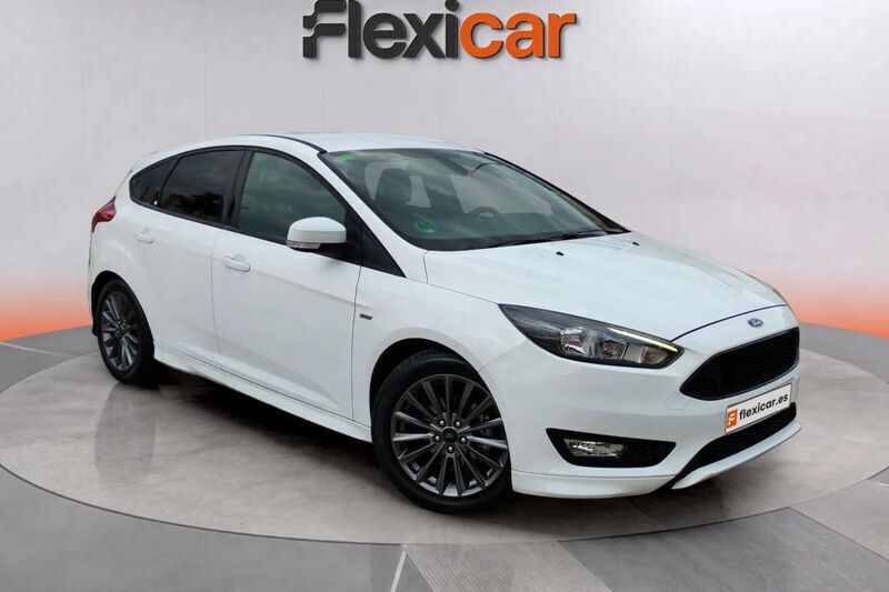 Blanco Usado 2017 Ford Focus ST-Line Berlina | 10.590 € (Buen precio) - Imagen 1/4