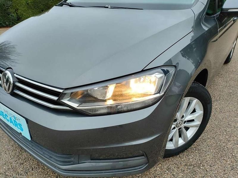 Usado VW Touran Advance 116 CV (85 kW) 2018 Gris Monovolumen