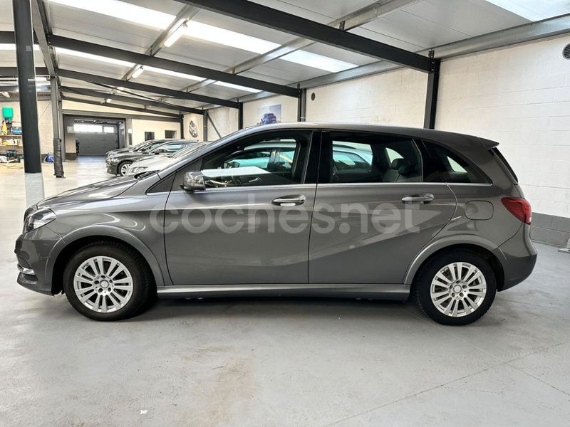 Usado Mercedes B200 156 CV (114 kW) 2017 Beige Monovolumen