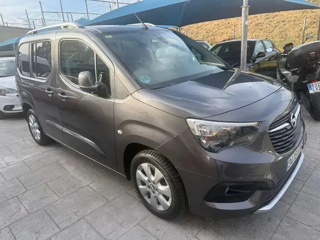Usado Opel Combo Life Selective 131 CV (96 kW) 2018 Gris Monovolumen