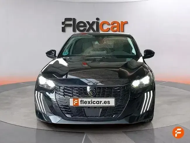 Usado Peugeot 208 Allure 100 CV (73 kW) 2025 Negro Utilitario