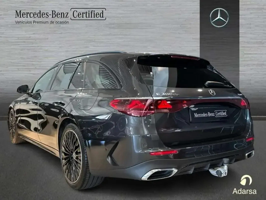 Usado Mercedes E300 313 CV (230 kW) 2025 Gris Familiar