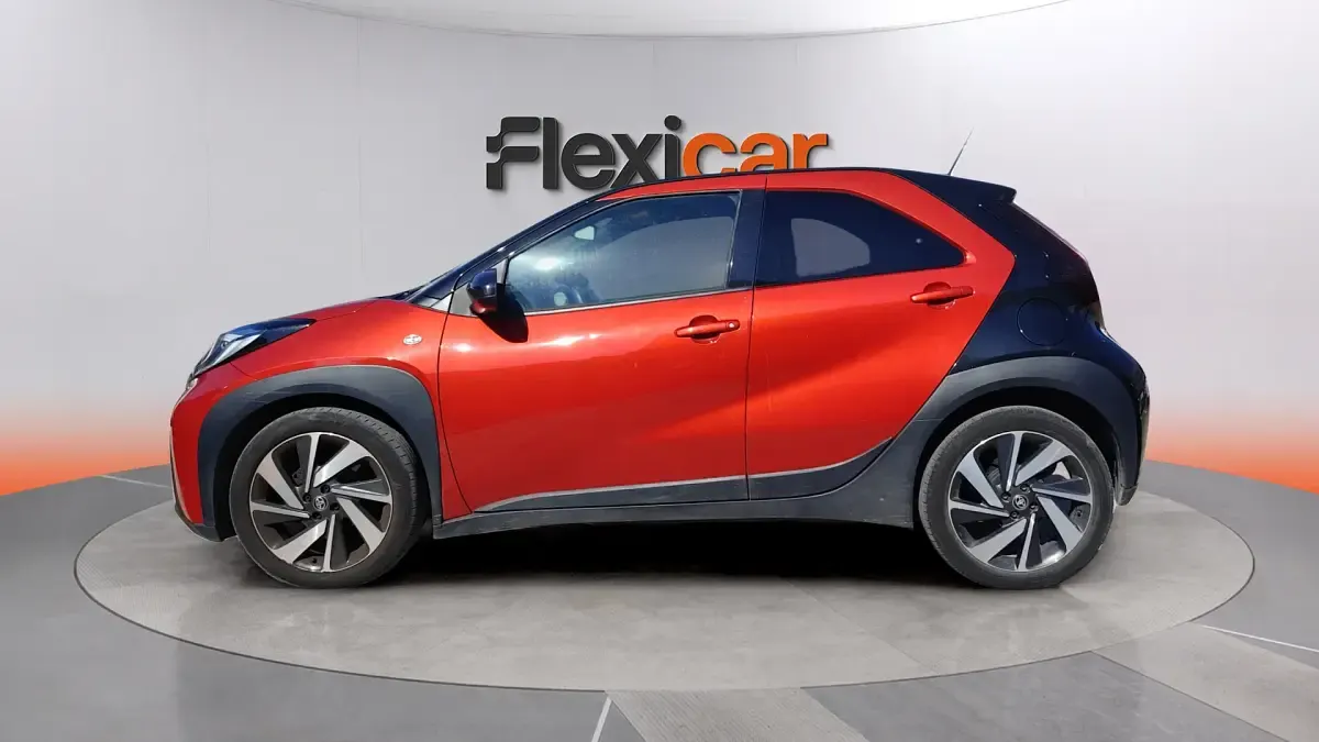 Usado Toyota Aygo X 72 CV (52 kW) 2022 Rojo SUV
