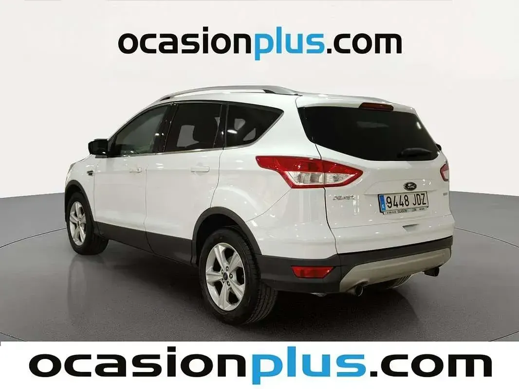 Usado Ford Kuga Trend 150 CV (110 kW) 2015 Blanco SUV