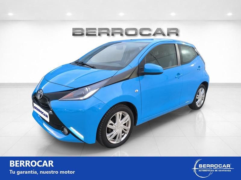 Usado Toyota Aygo X-cite 69 CV (50 kW) 2017 Azul Utilitario