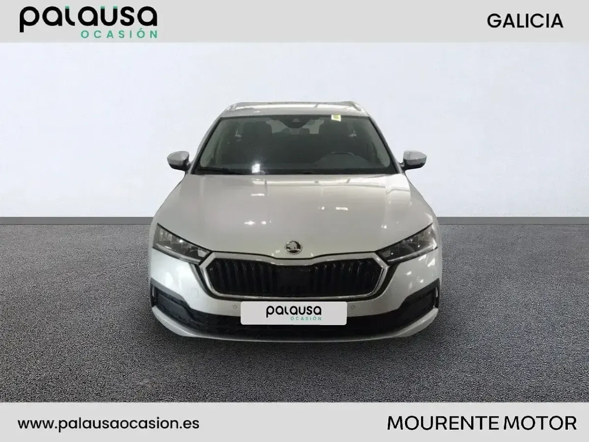 Usado Skoda Octavia Ambition 115 CV (84 kW) 2022 Gris Familiar