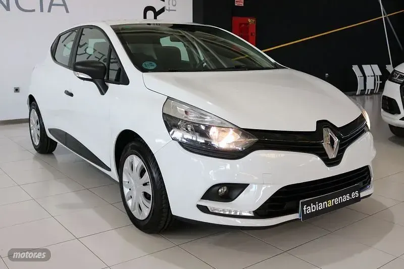 Usado Renault Clio Business 76 CV (55 kW) 2019 Blanco