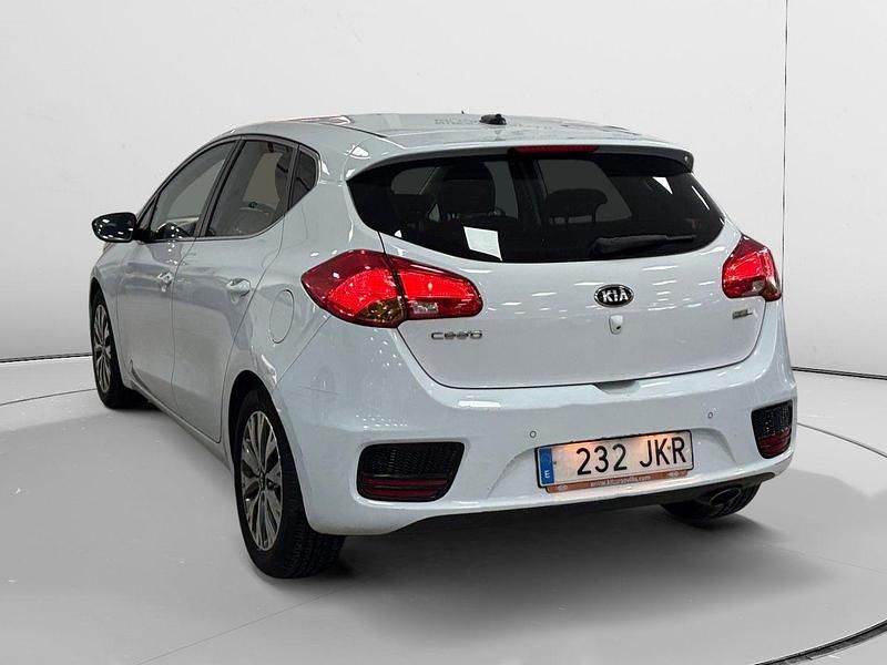 Usado Kia Ceed 120 CV (88 kW) 2015 Blanco Utilitario