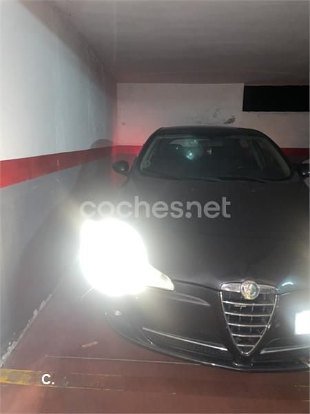 Negro Usado 2010 Alfa Romeo 147 Distinctive Utilitario | 3500 € (Super precio) - Imagen 1/4