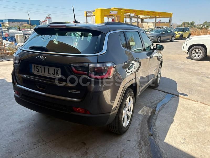 Usado Jeep Compass Longitude 120 CV (88 kW) 2020 Gris / plata SUV
