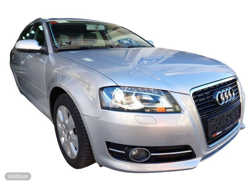 Usado Audi A3 Attraction 105 CV (77 kW) 2011 Plateado Berlina