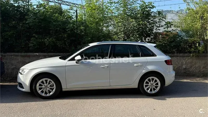Usado Audi A3 Attraction 110 CV (80 kW) 2015 Blanco Berlina