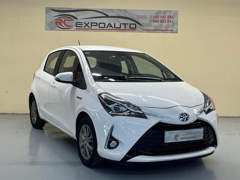 Usado Toyota Yaris Hybrid Active 100 CV (73 kW) 2020 Blanco Utilitario