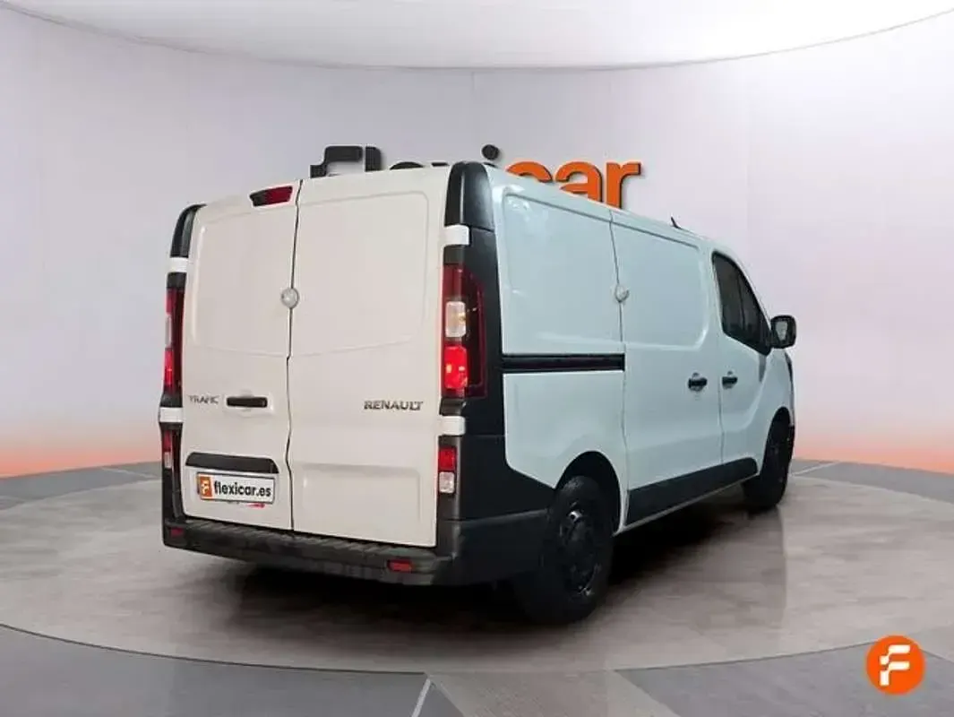 Usado Renault Trafic 150 CV (110 kW) 2023 Blanco Monovolumen