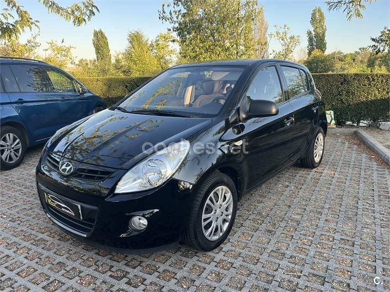 Negro Usado 2010 Hyundai i20 Comfort Berlina | 6490 € (Precio justo) - Imagen 1/4