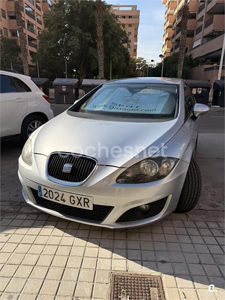 Gris / plata Usado 2010 Seat Leon Reference Berlina | 4400 € (Buen precio) - Imagen 1/3