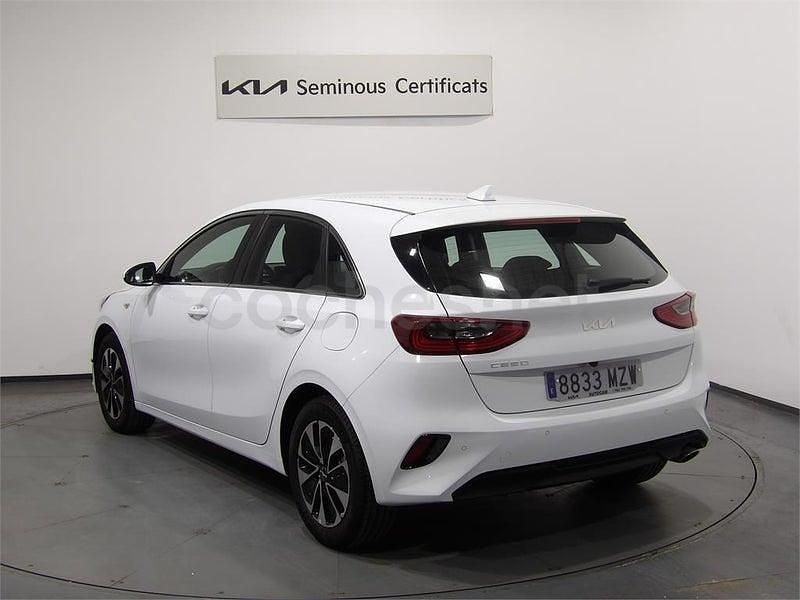 Usado Kia Ceed 100 CV (73 kW) 2025 Blanco Utilitario